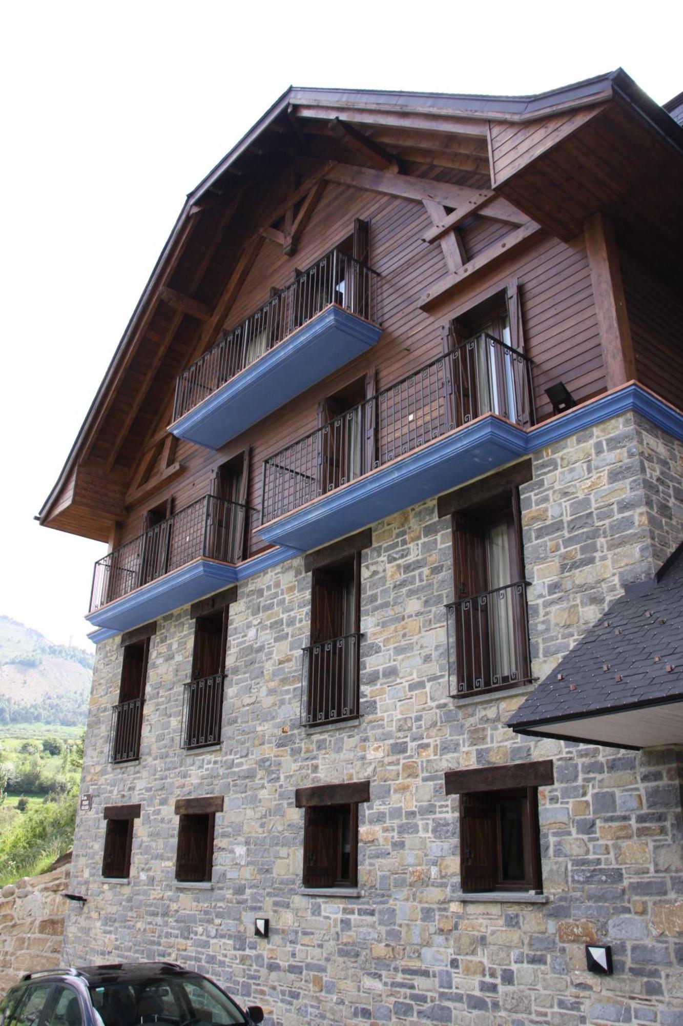 Apartahotel Tres Quinones Sallent de Gállego Екстериор снимка
