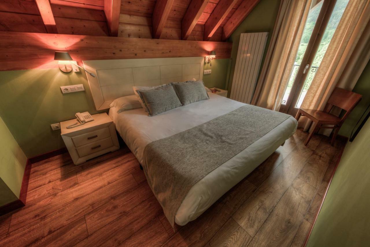 Apartahotel Tres Quinones Sallent de Gállego Екстериор снимка